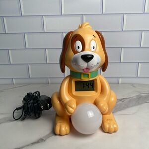 Kids ok to wake alarm clock with red/green wake up light